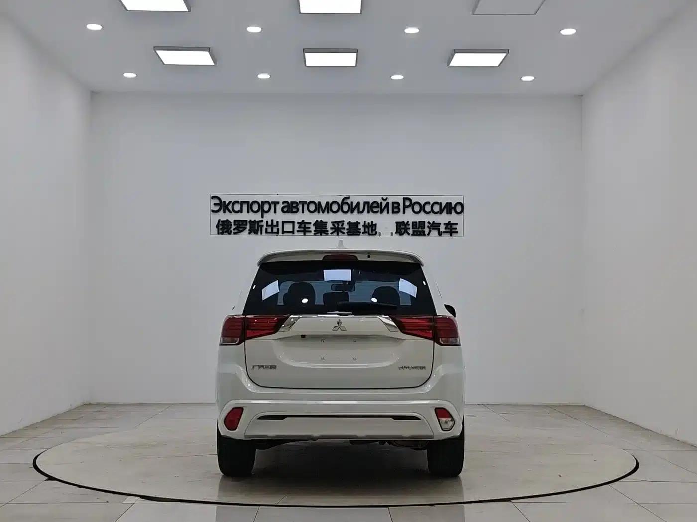 Outlander 2021 2.0L 2WD Comfortline 5-seater — миниатюра 6
