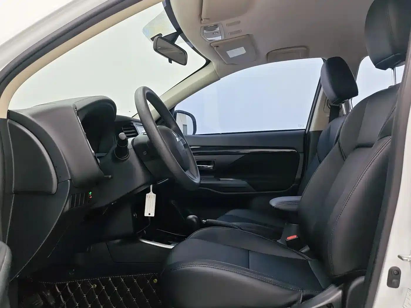Outlander 2021 2.0L 2WD Comfortline 5-seater — миниатюра 7