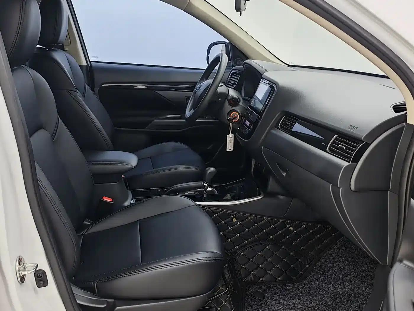 Outlander 2021 2.0L 2WD Comfortline 5-seater — миниатюра 9