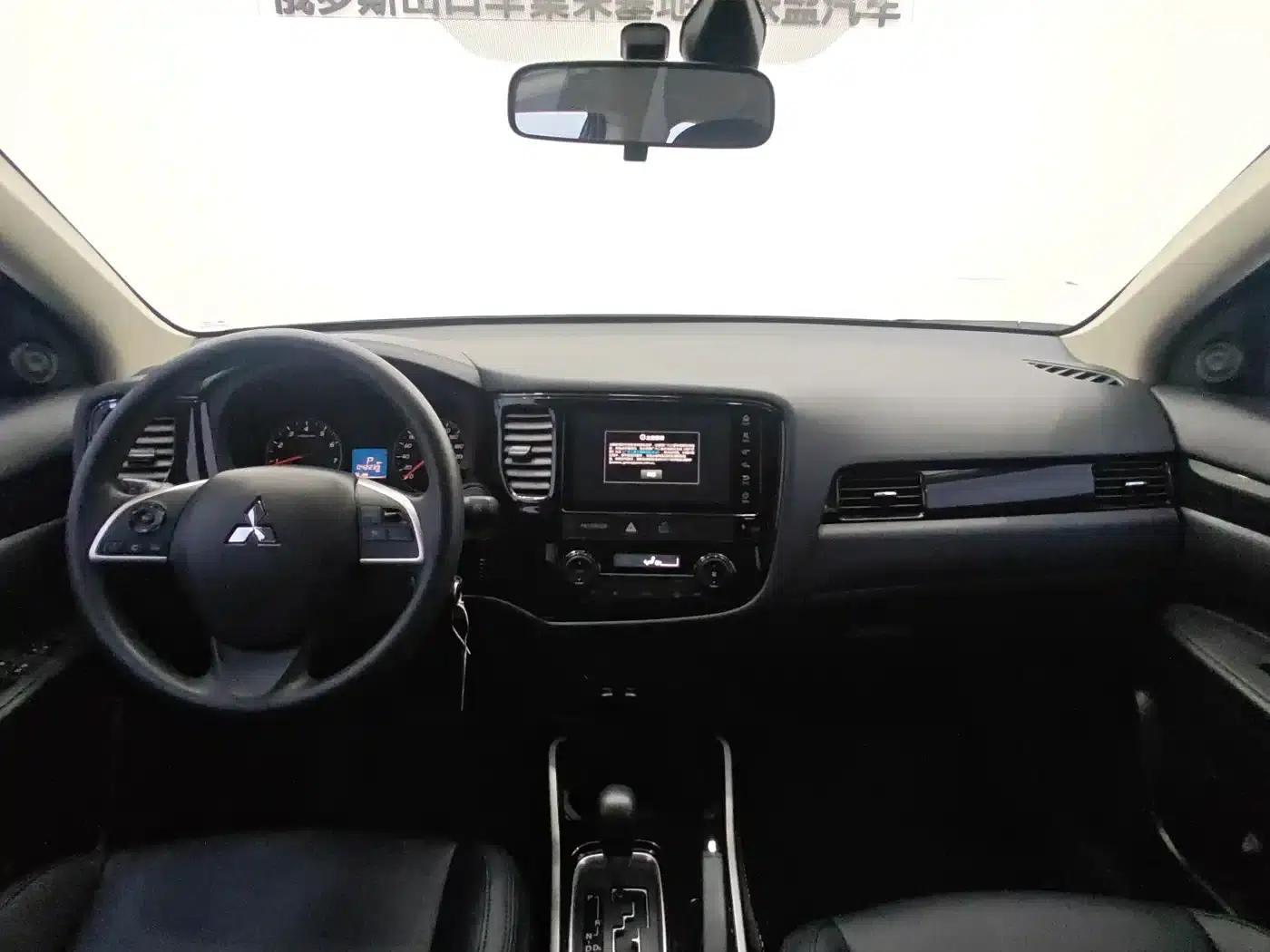Outlander 2021 2.0L 2WD Comfortline 5-seater — миниатюра 10
