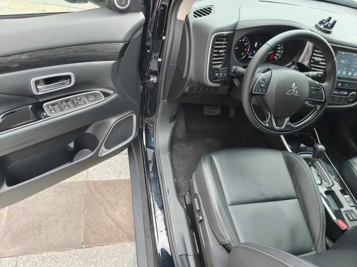 Outlander 2019 2.0L 2WD Enjoy Edition 7-seater National VI Emission Standard — миниатюра 13