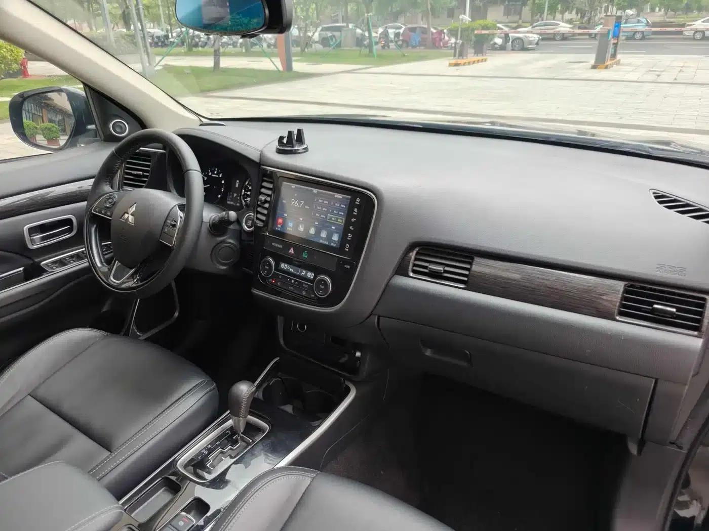 Outlander 2019 2.0L 2WD Enjoy Edition 7-seater National VI Emission Standard — миниатюра 4