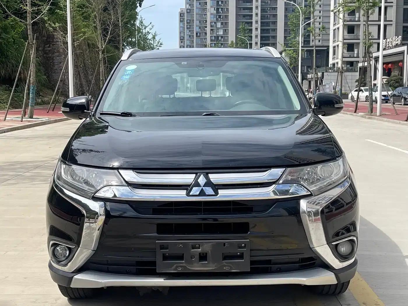 Outlander 2018 2.0L 2WD Joyful Edition 7-seater — миниатюра 2