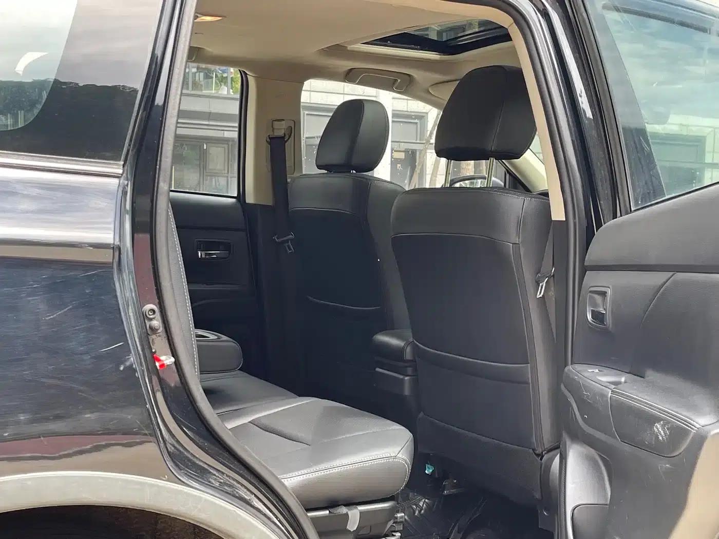 Outlander 2018 2.0L 2WD Joyful Edition 7-seater — миниатюра 11