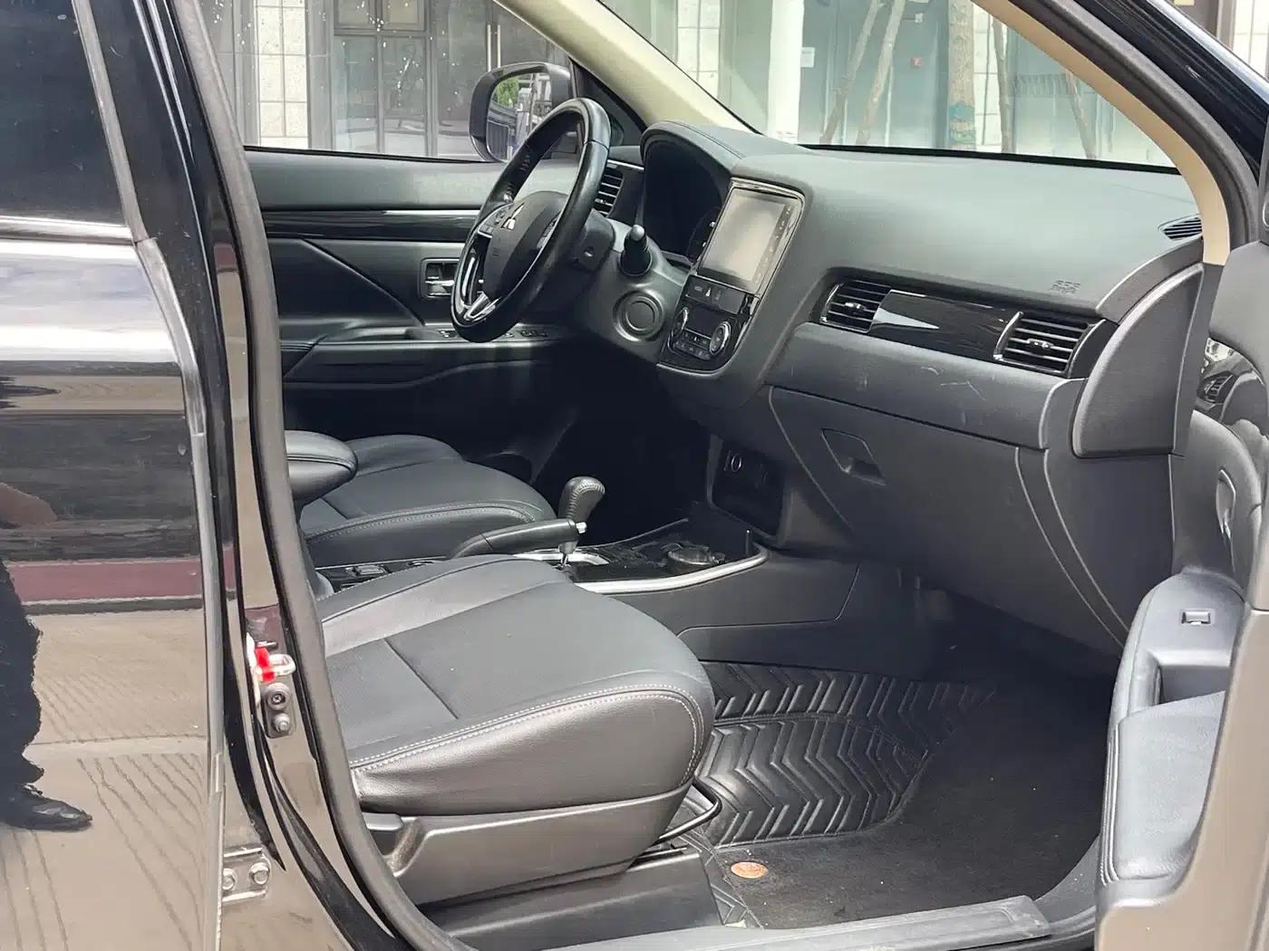 Outlander 2018 2.0L 2WD Joyful Edition 7-seater — миниатюра 12