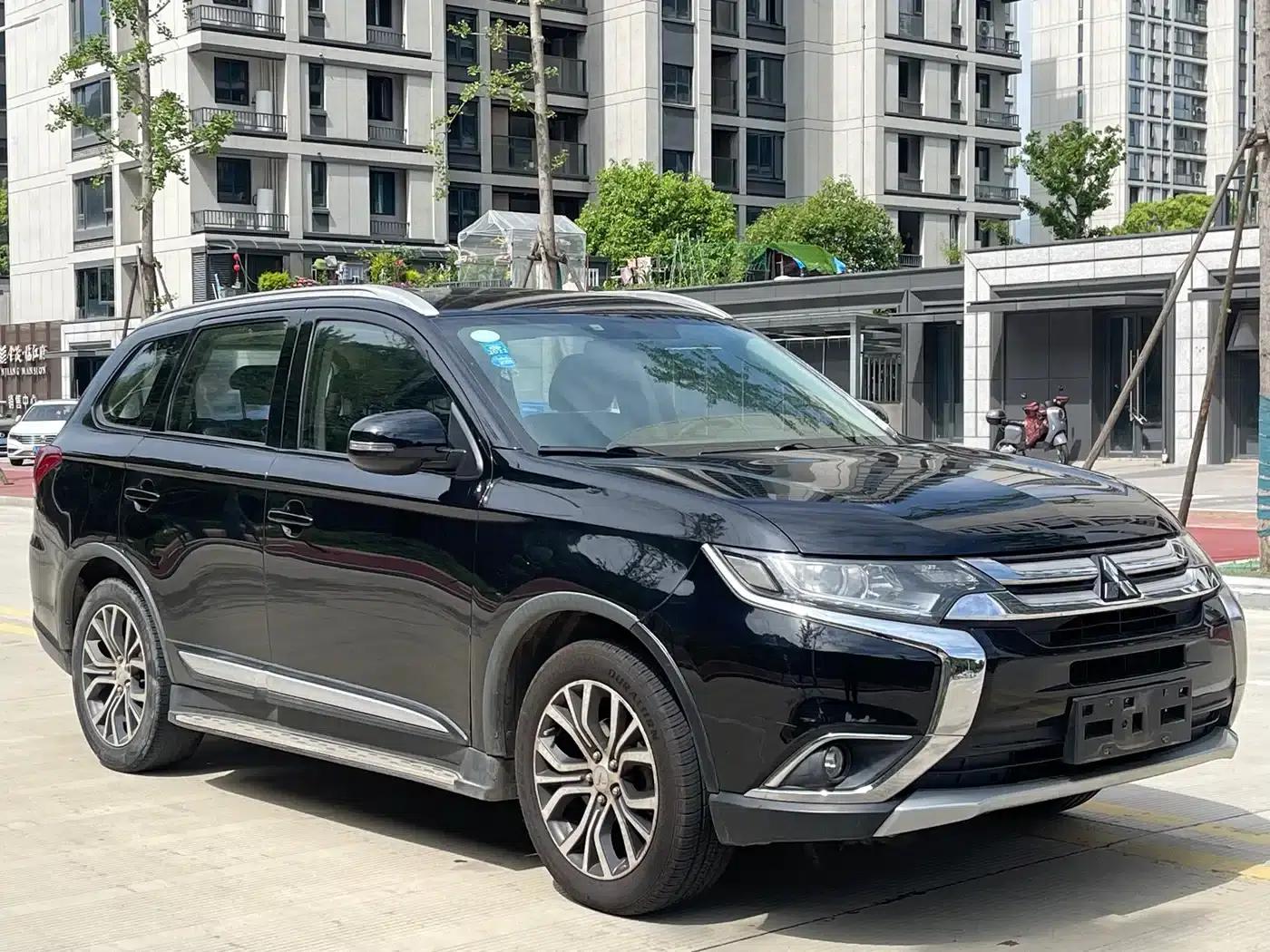 Outlander 2018 2.0L 2WD Joyful Edition 7-seater — миниатюра 3