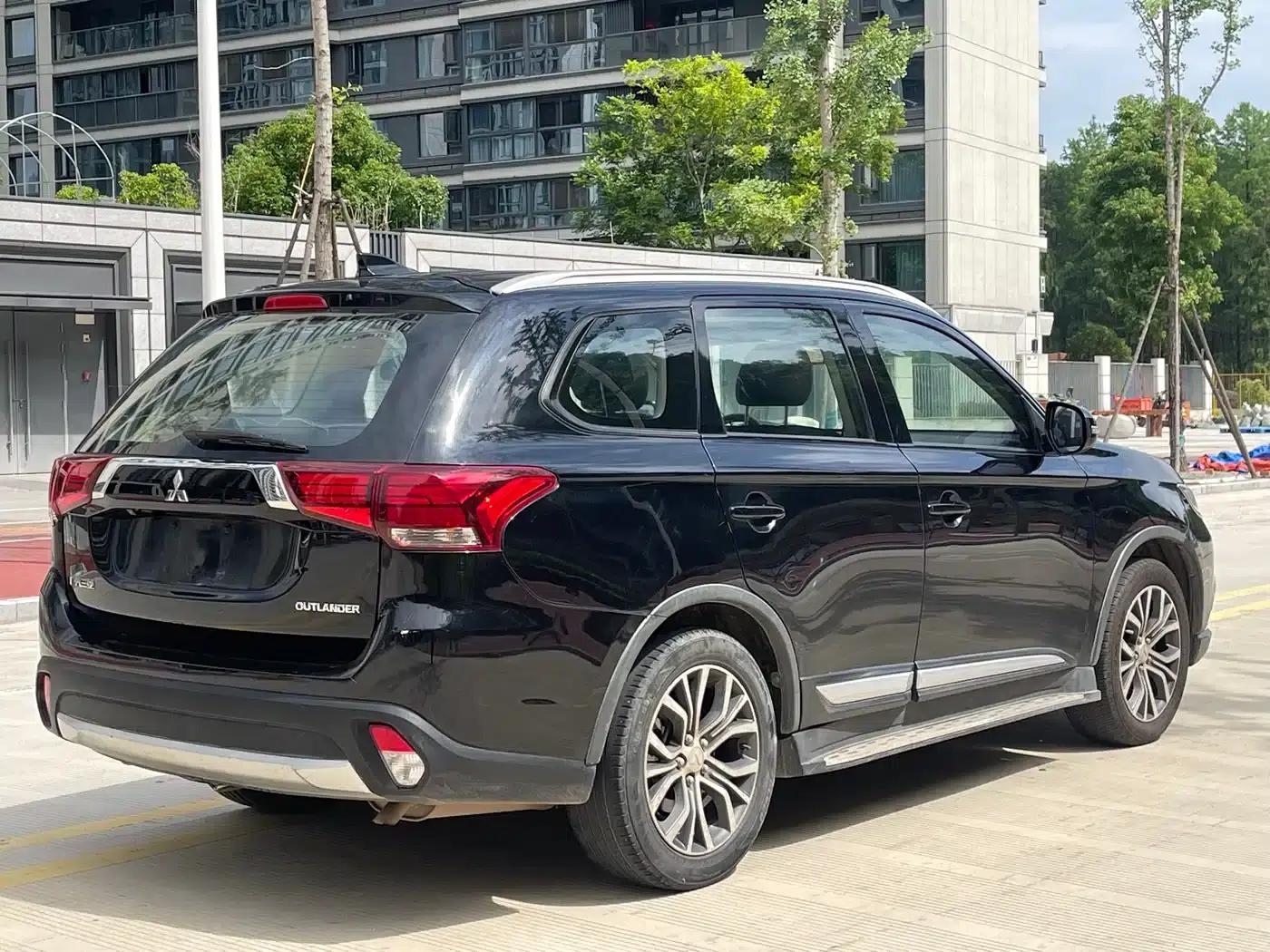 Outlander 2018 2.0L 2WD Joyful Edition 7-seater — миниатюра 4