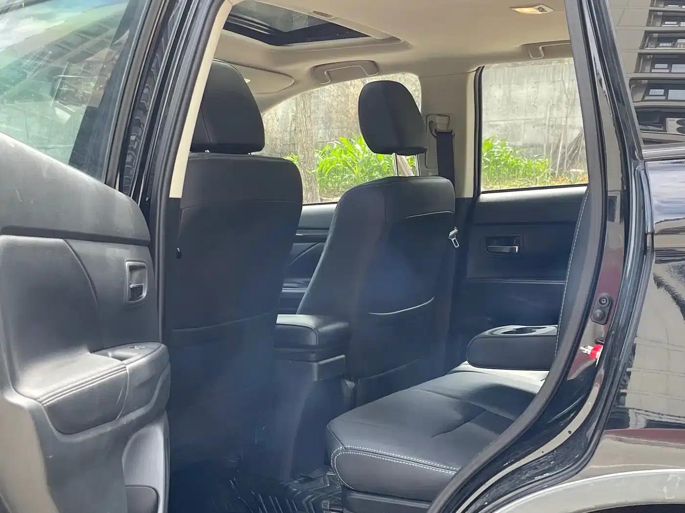 Outlander 2018 2.0L 2WD Joyful Edition 7-seater — миниатюра 8