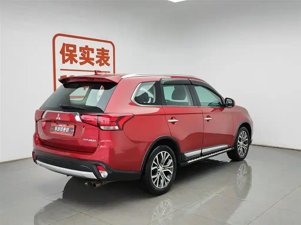Outlander 2018 2.4L 4WD Luxury 7-seater — миниатюра 2