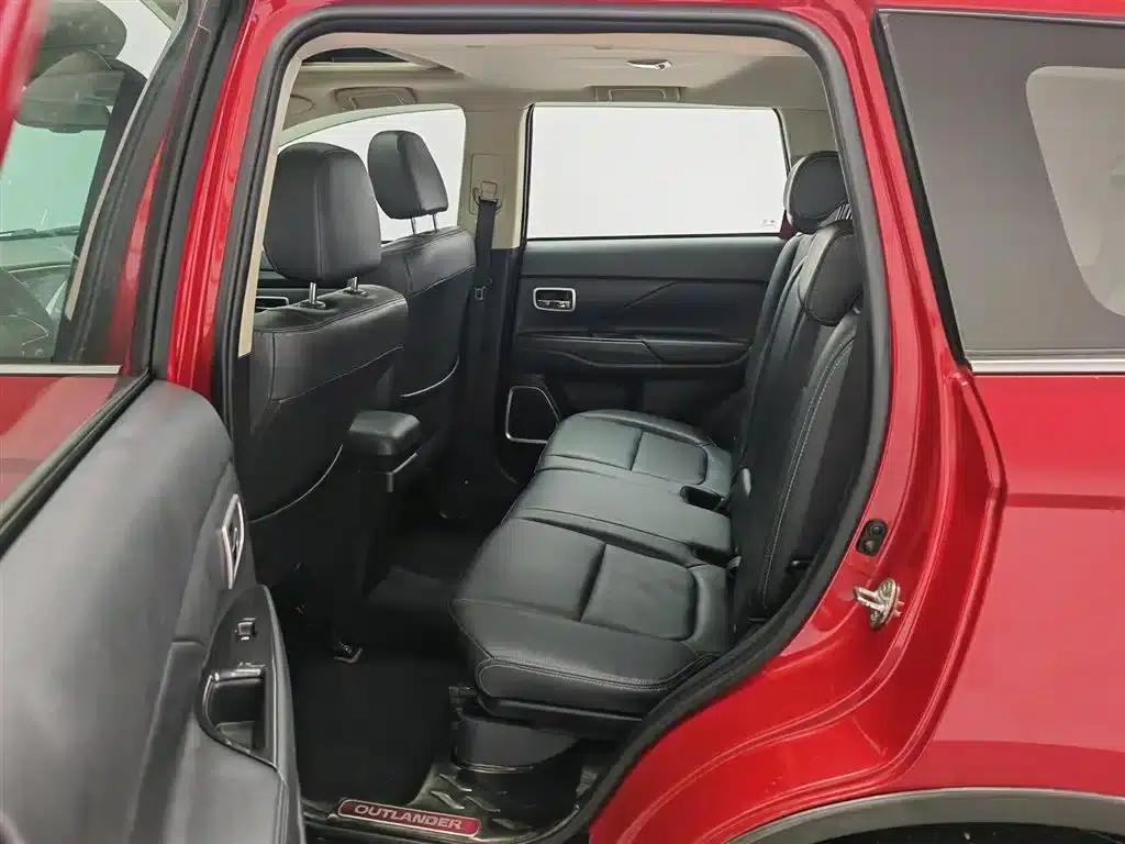 Outlander 2018 2.4L 4WD Luxury 7-seater — миниатюра 15