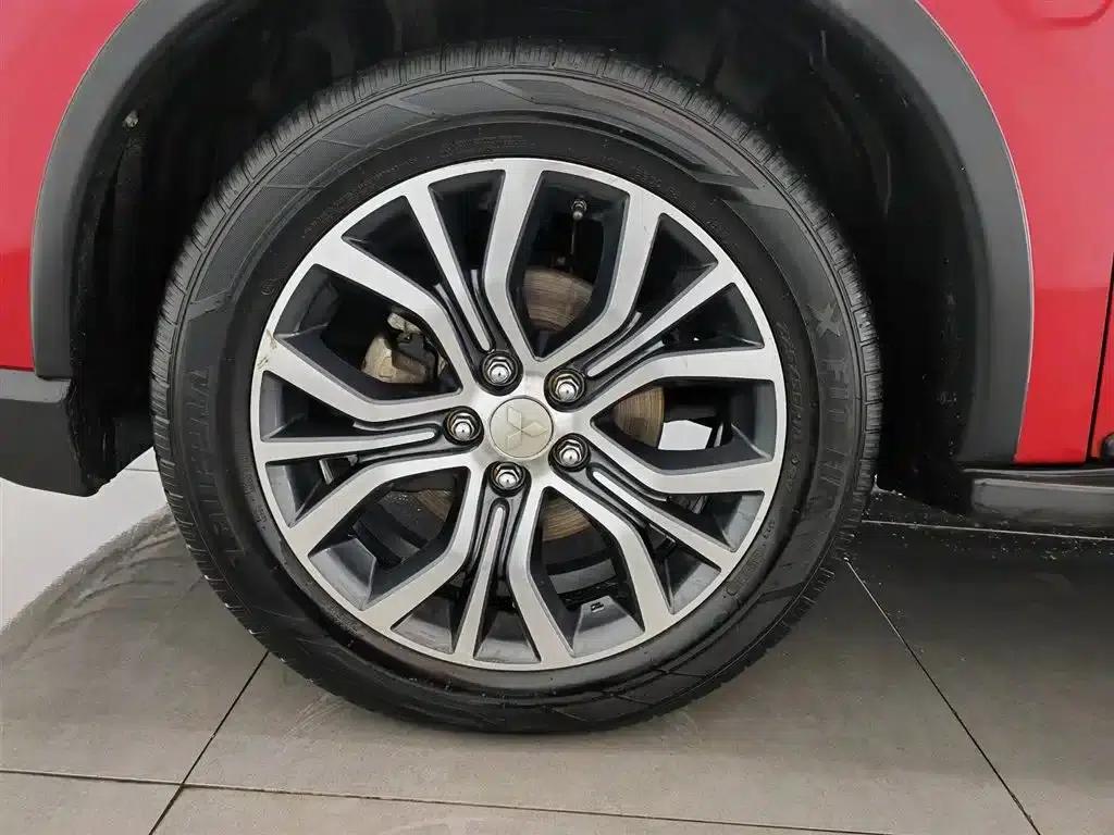 Outlander 2018 2.4L 4WD Luxury 7-seater — миниатюра 17