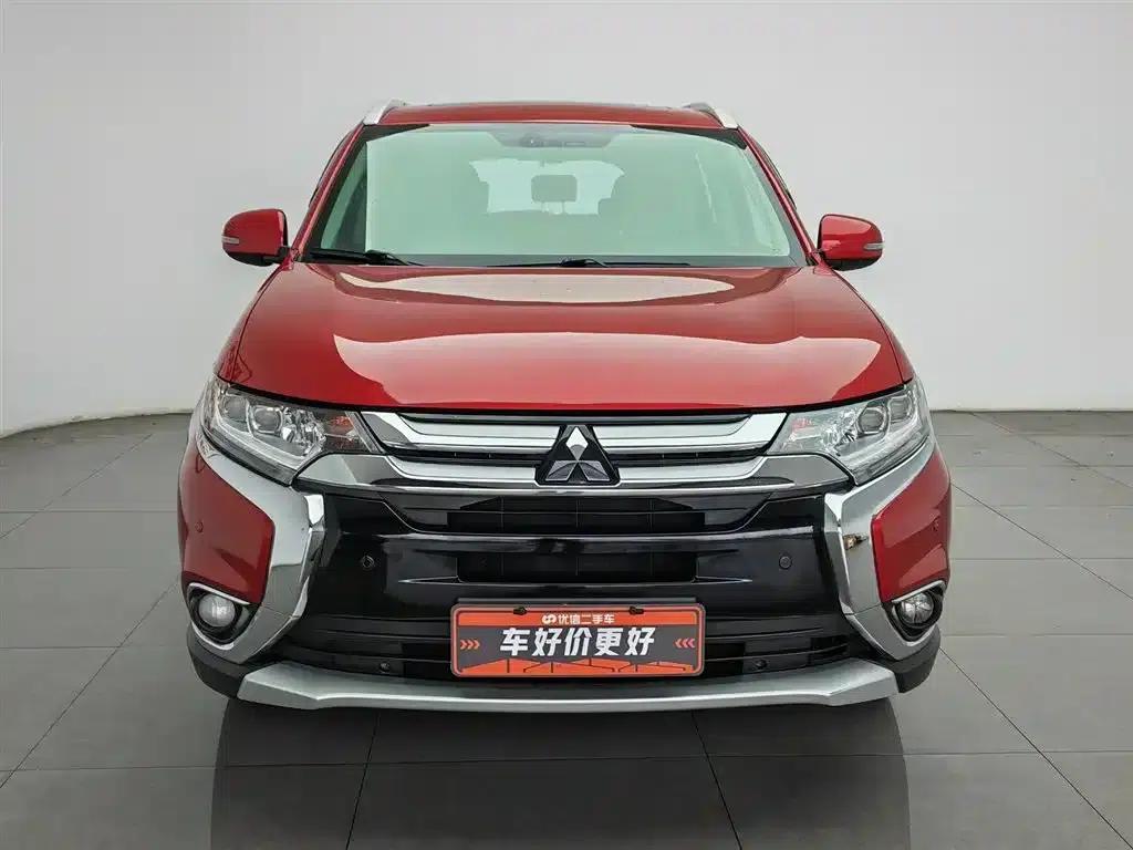 Outlander 2018 2.4L 4WD Luxury 7-seater — миниатюра 3