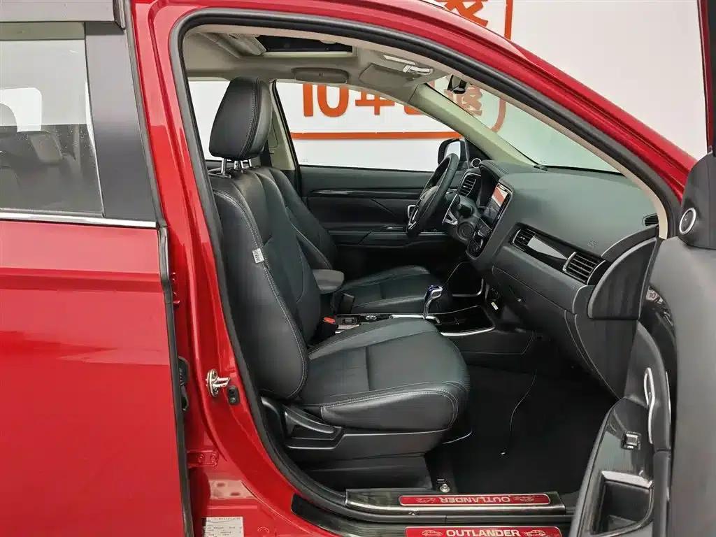 Outlander 2018 2.4L 4WD Luxury 7-seater — миниатюра 23