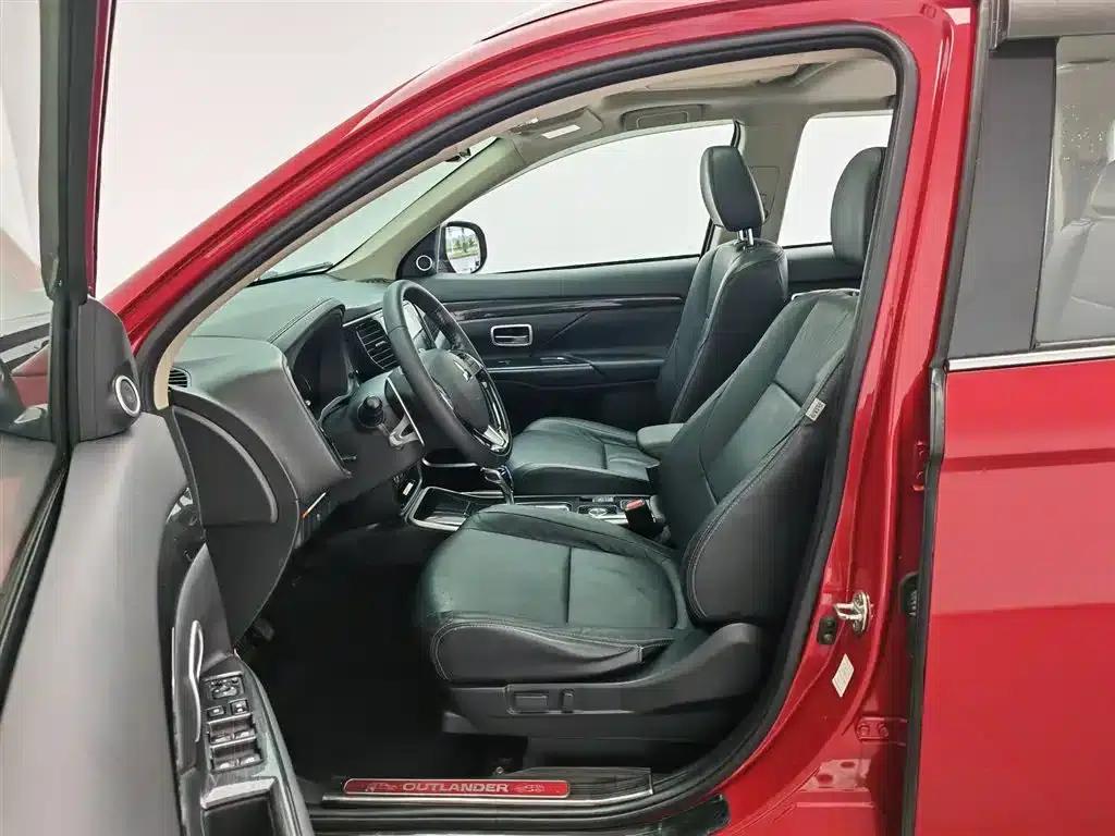 Outlander 2018 2.4L 4WD Luxury 7-seater — миниатюра 10