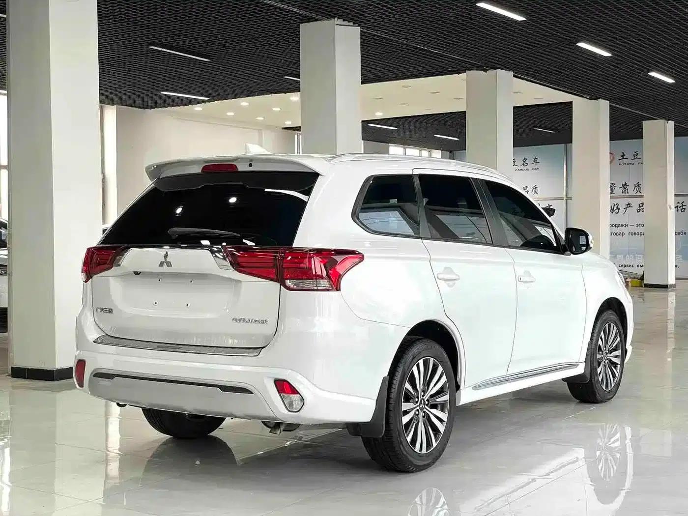 Outlander 2021 2.0L 2WD Enjoy Edition 5-seater — миниатюра 4