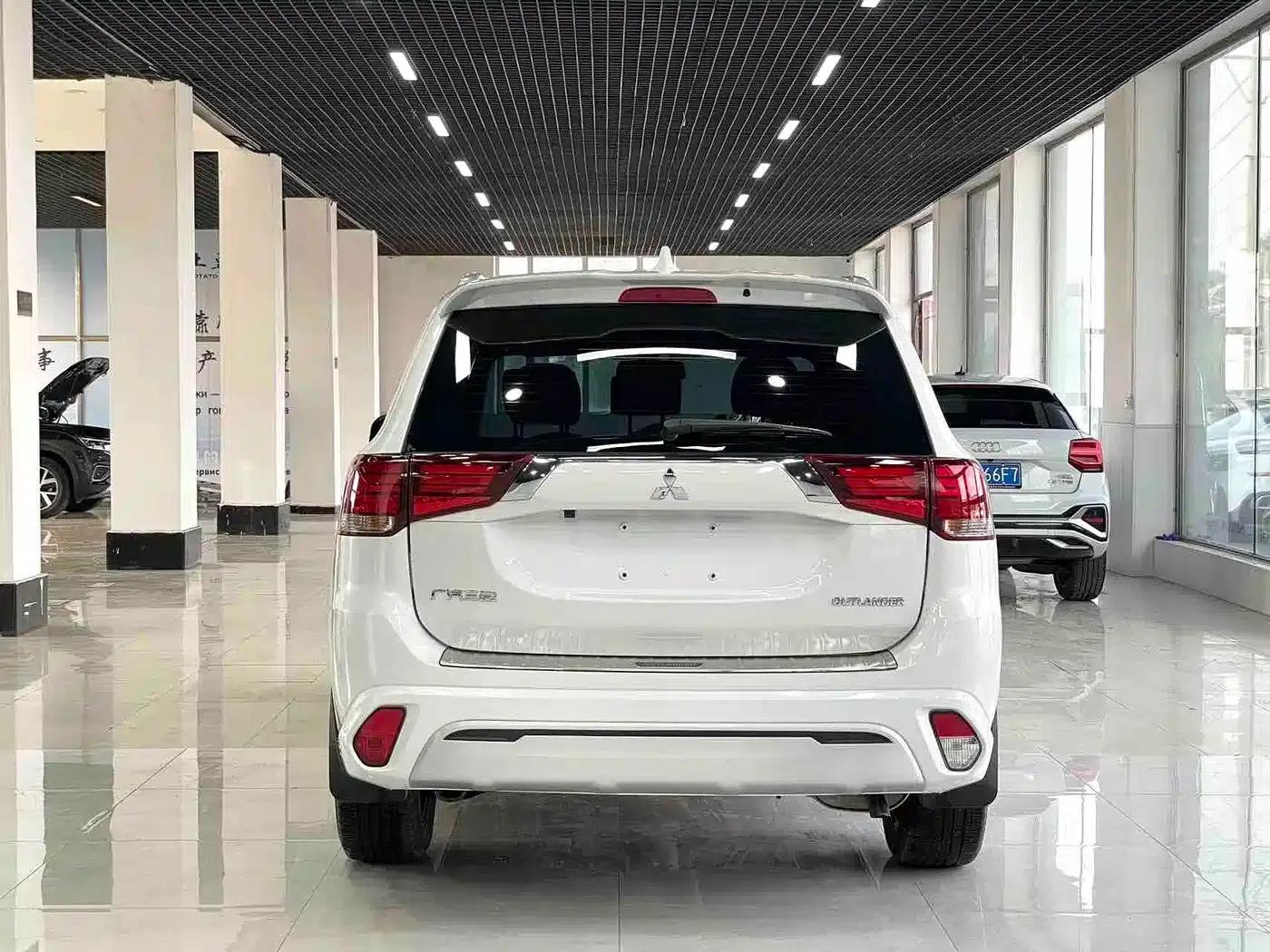 Outlander 2021 2.0L 2WD Enjoy Edition 5-seater — миниатюра 5