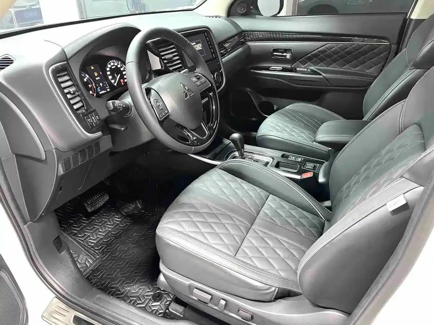 Outlander 2021 2.0L 2WD Enjoy Edition 5-seater — миниатюра 7