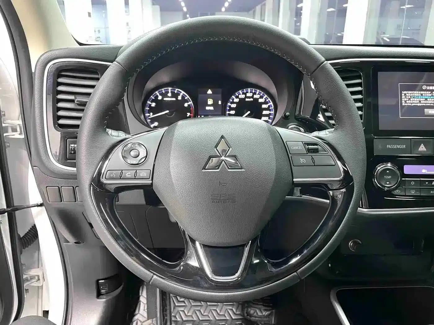 Outlander 2021 2.0L 2WD Enjoy Edition 5-seater — миниатюра 8