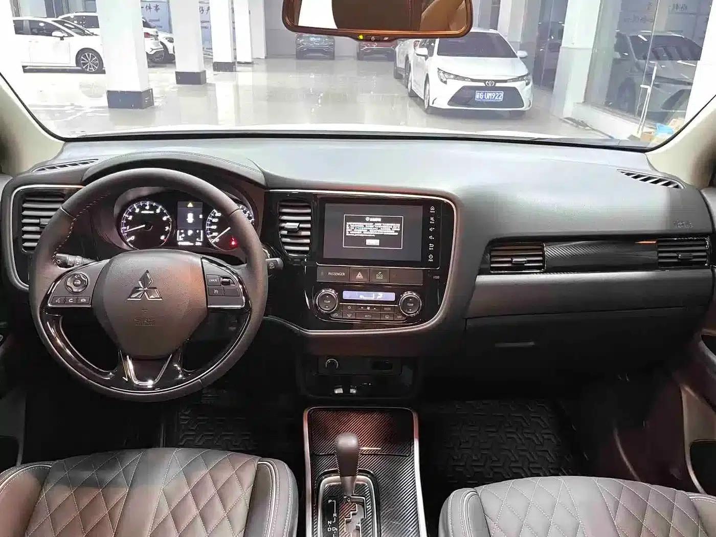 Outlander 2021 2.0L 2WD Enjoy Edition 5-seater — миниатюра 9