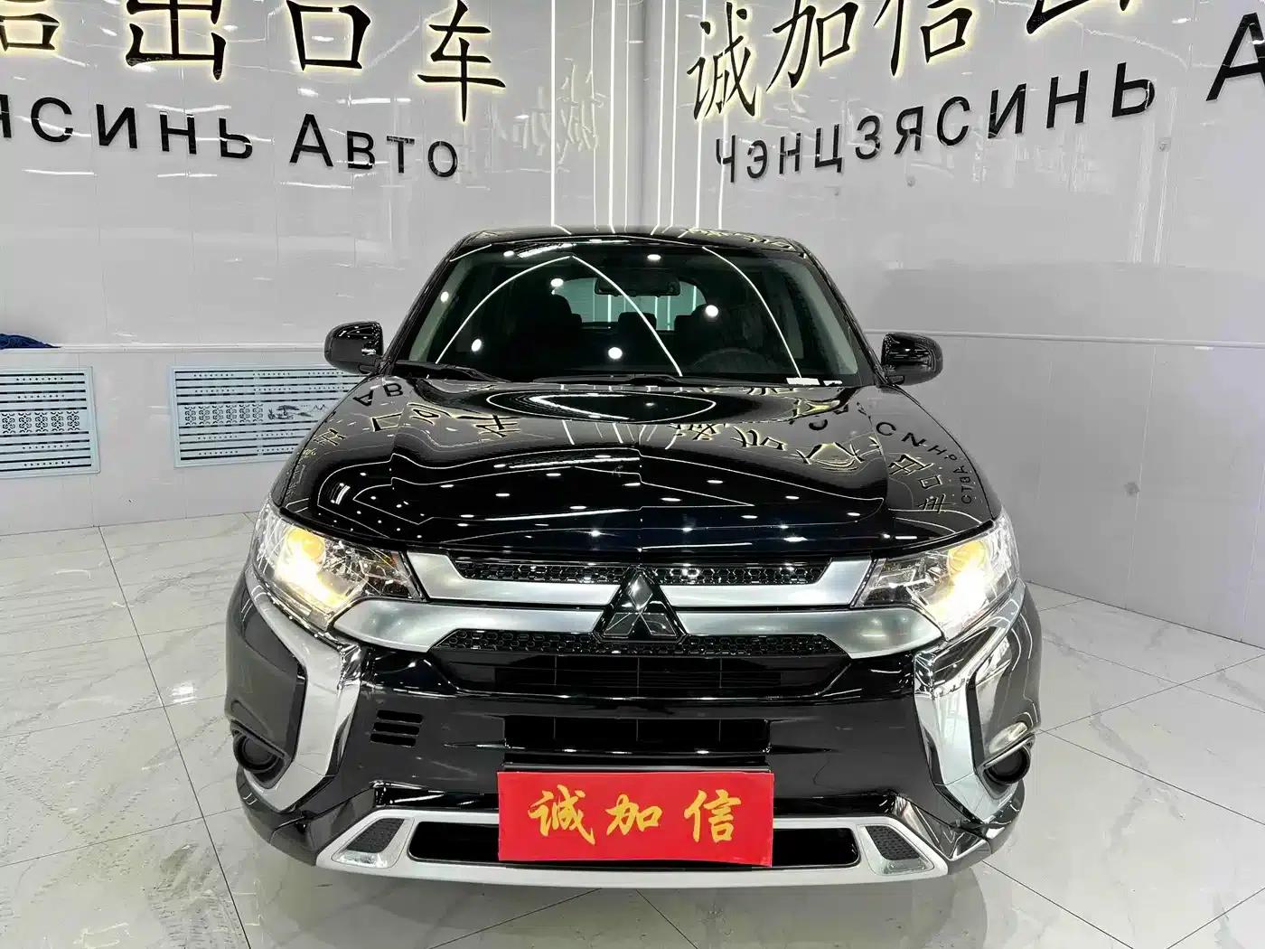 Outlander 2021 2.0L 2WD Comfortline 5-seater — миниатюра 2