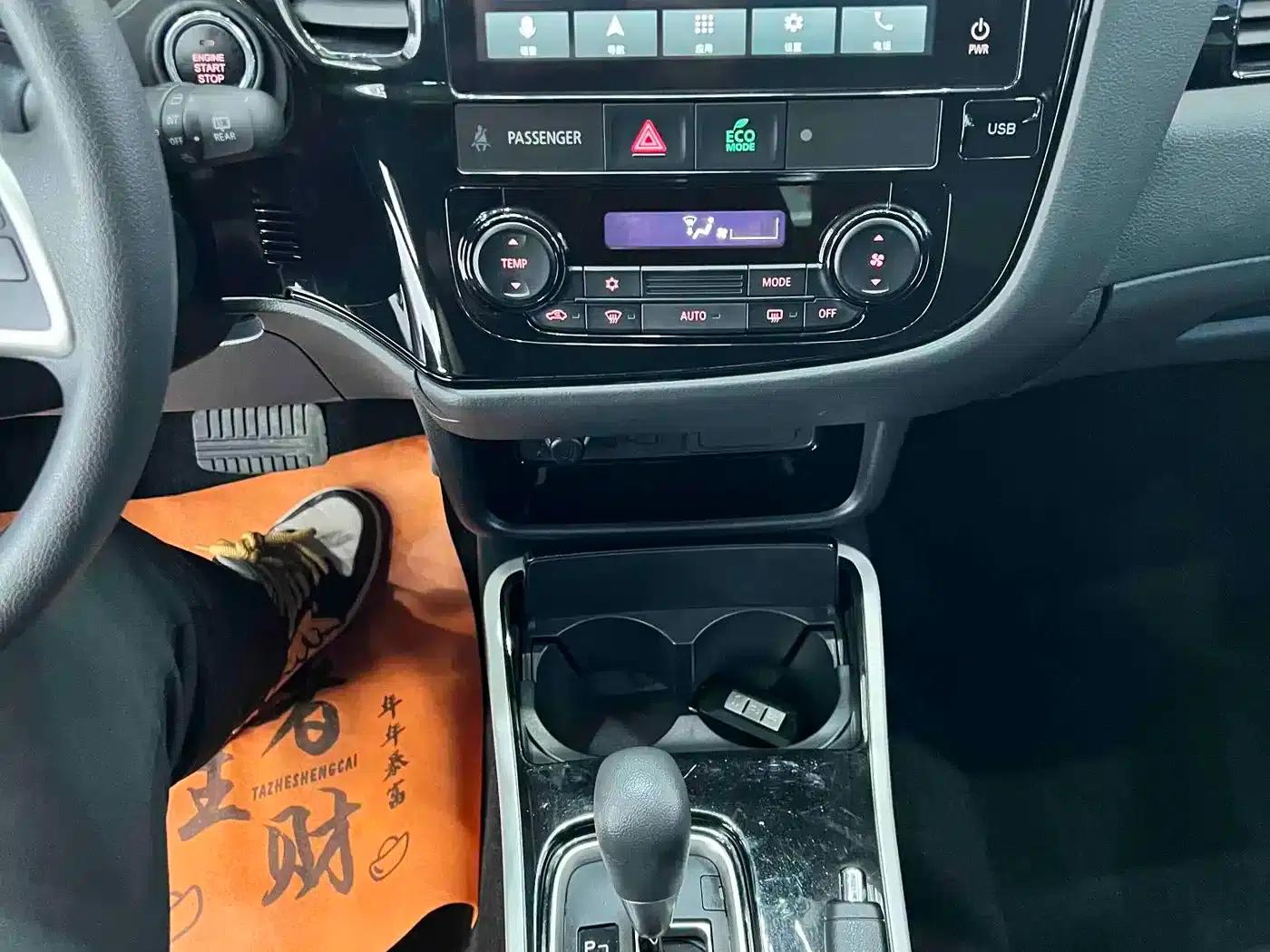 Outlander 2021 2.0L 2WD Comfortline 5-seater — миниатюра 12