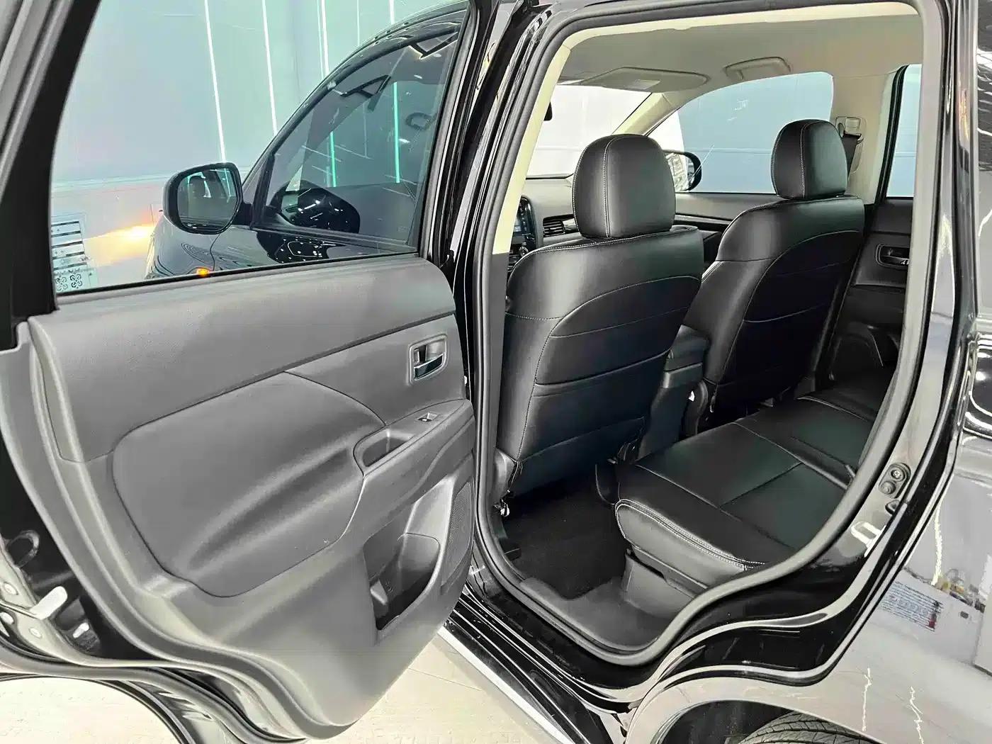 Outlander 2021 2.0L 2WD Comfortline 5-seater — миниатюра 14