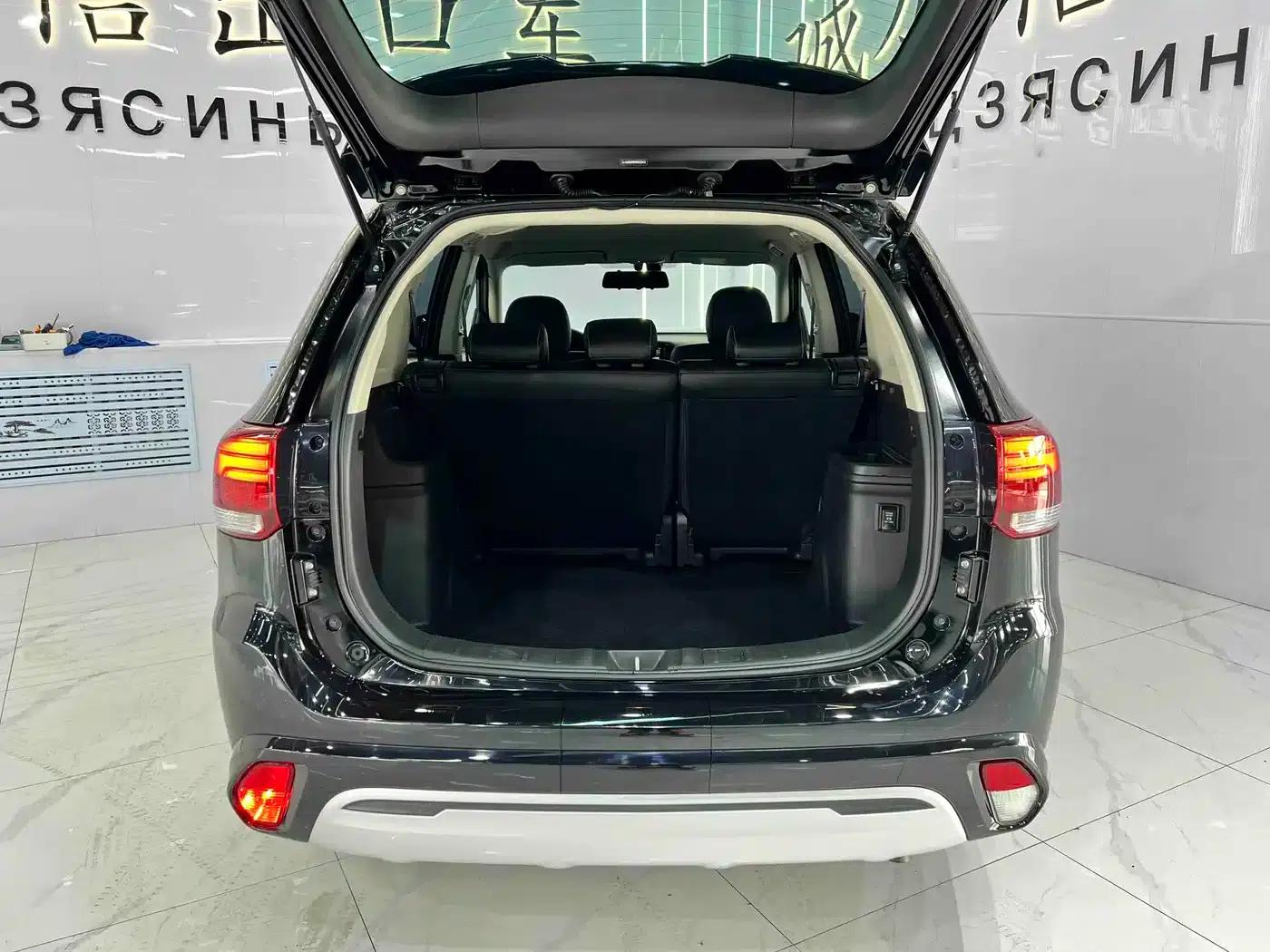 Outlander 2021 2.0L 2WD Comfortline 5-seater — миниатюра 15