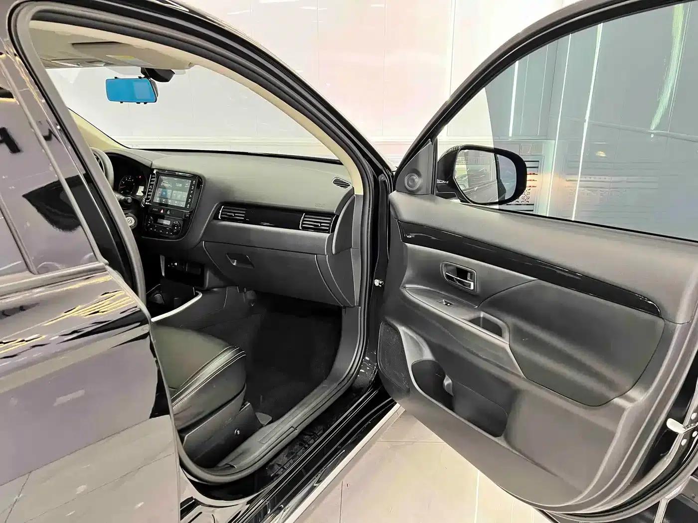 Outlander 2021 2.0L 2WD Comfortline 5-seater — миниатюра 16