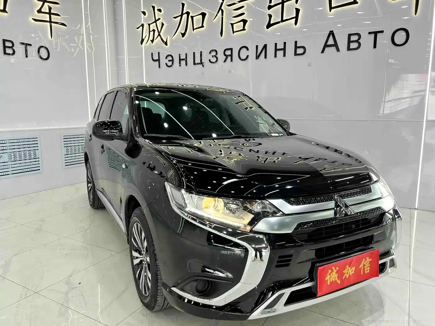 Outlander 2021 2.0L 2WD Comfortline 5-seater — миниатюра 3