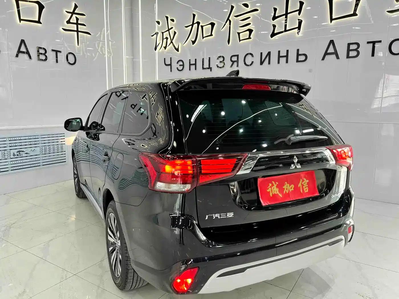 Outlander 2021 2.0L 2WD Comfortline 5-seater — миниатюра 4