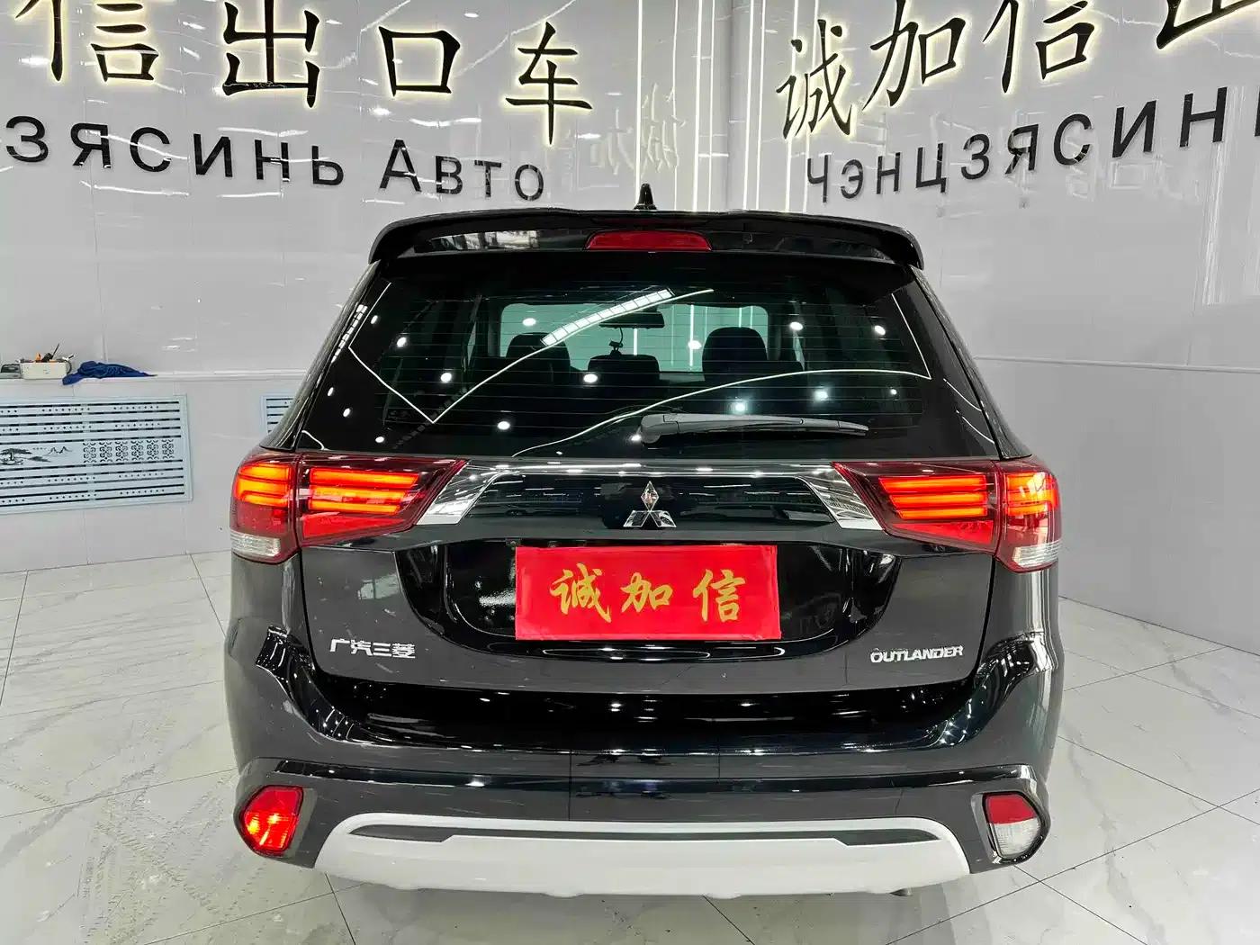 Outlander 2021 2.0L 2WD Comfortline 5-seater — миниатюра 5