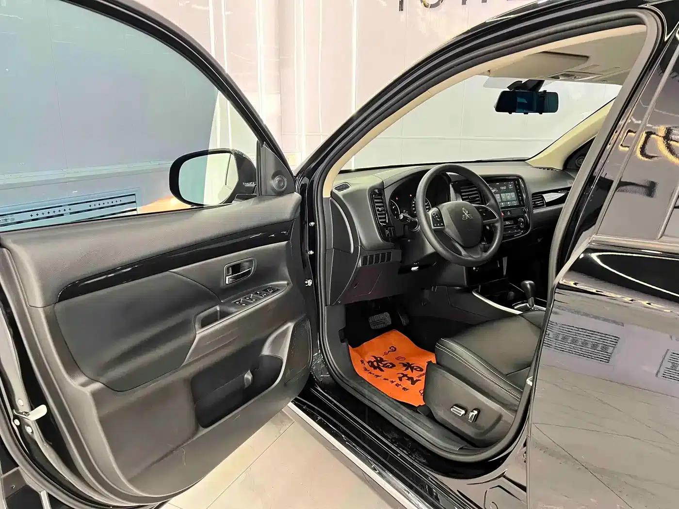 Outlander 2021 2.0L 2WD Comfortline 5-seater — миниатюра 7