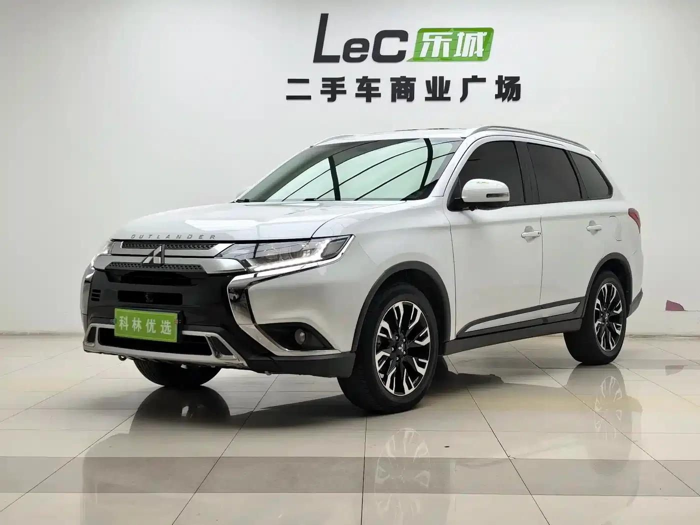 Outlander 2020 2.0L 2WD Enjoy Edition 5-seater — миниатюра 1