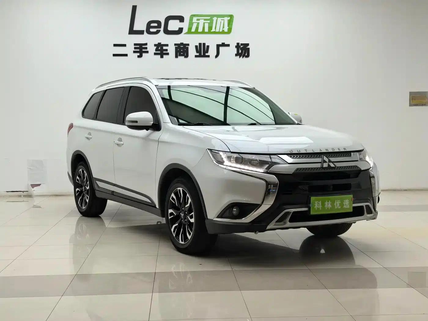 Outlander 2020 2.0L 2WD Enjoy Edition 5-seater — миниатюра 2