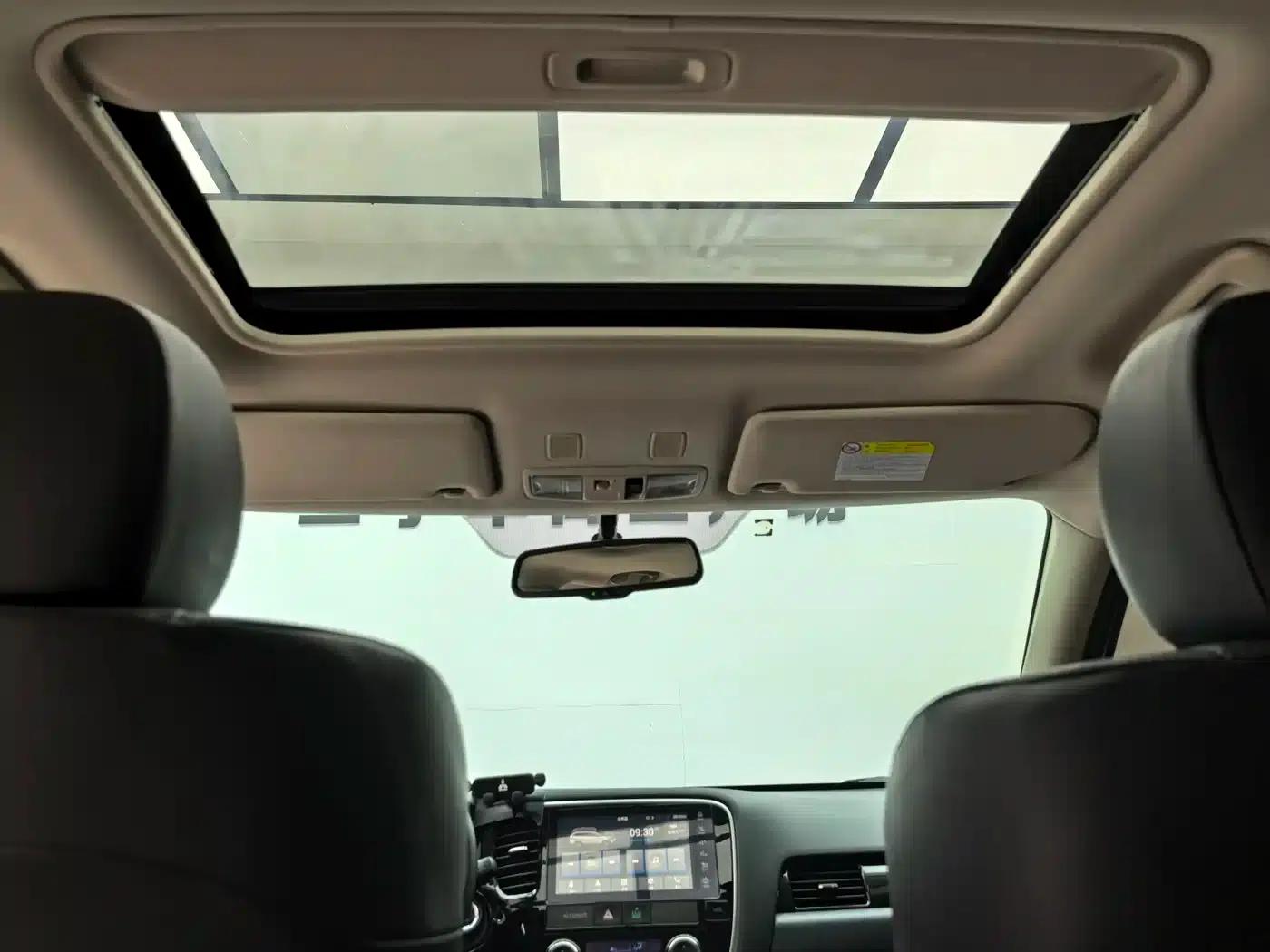 Outlander 2020 2.0L 2WD Enjoy Edition 5-seater — миниатюра 18
