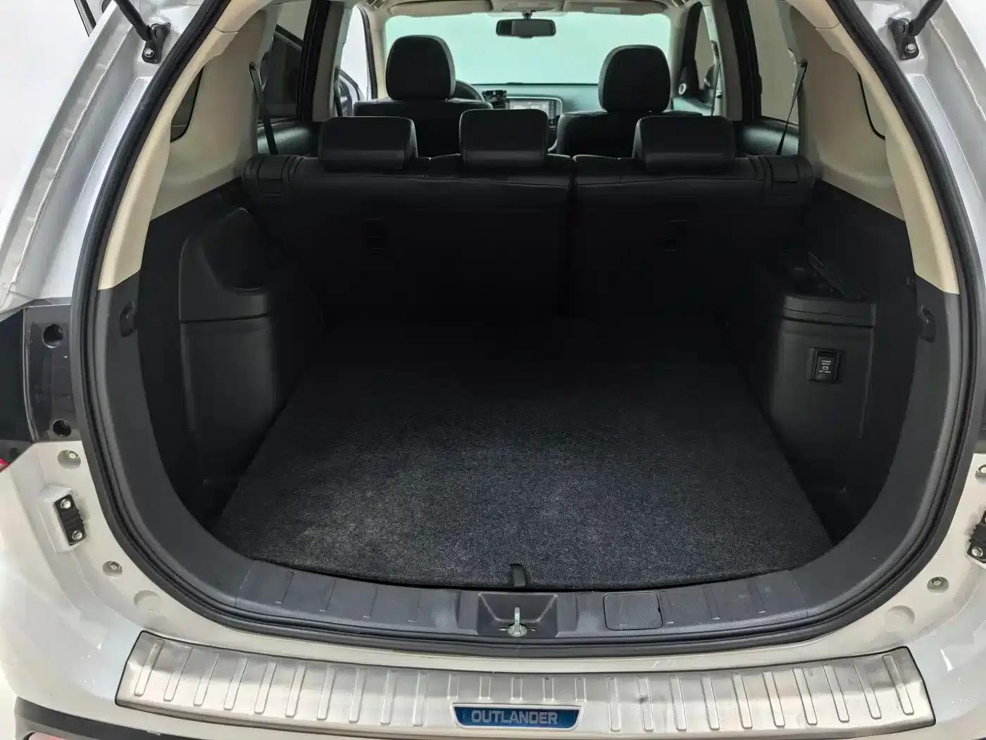 Outlander 2020 2.0L 2WD Enjoy Edition 5-seater — миниатюра 19