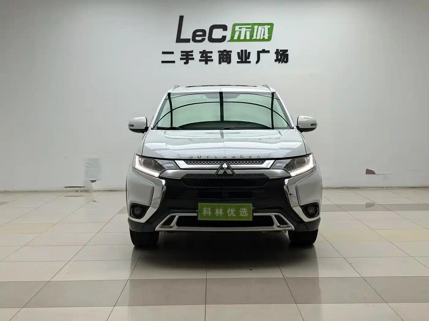 Outlander 2020 2.0L 2WD Enjoy Edition 5-seater — миниатюра 3
