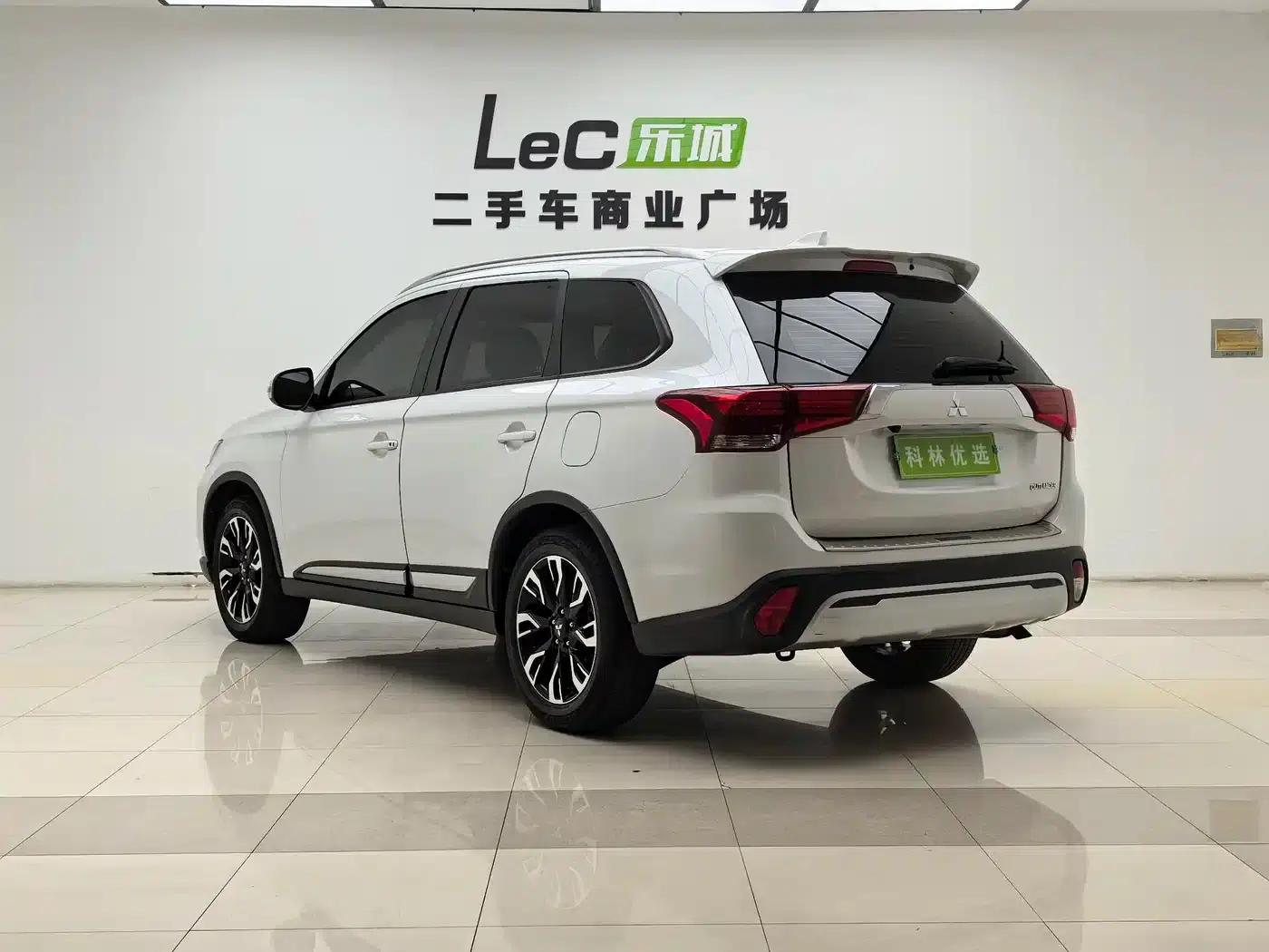 Outlander 2020 2.0L 2WD Enjoy Edition 5-seater — миниатюра 5