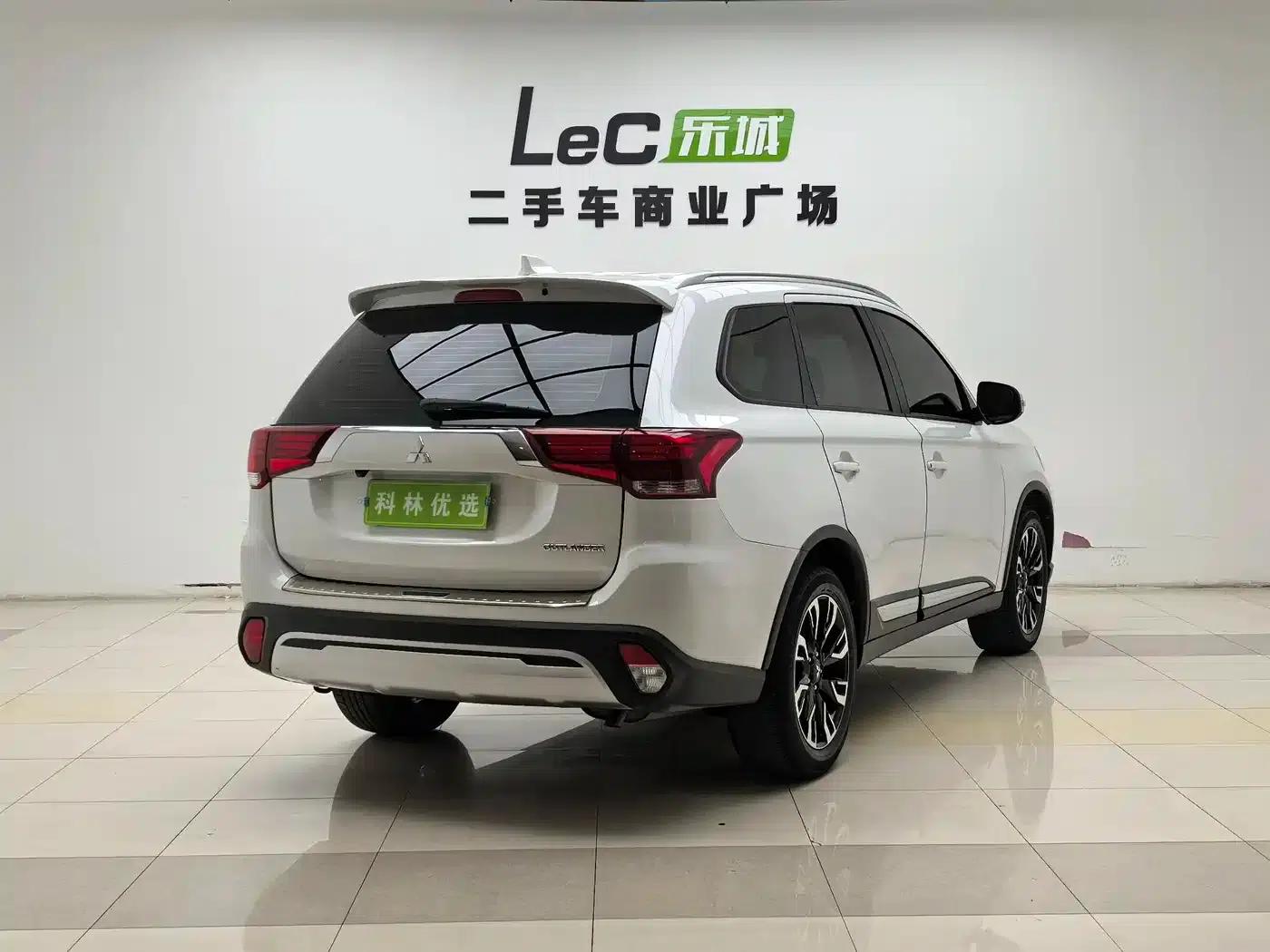 Outlander 2020 2.0L 2WD Enjoy Edition 5-seater — миниатюра 6