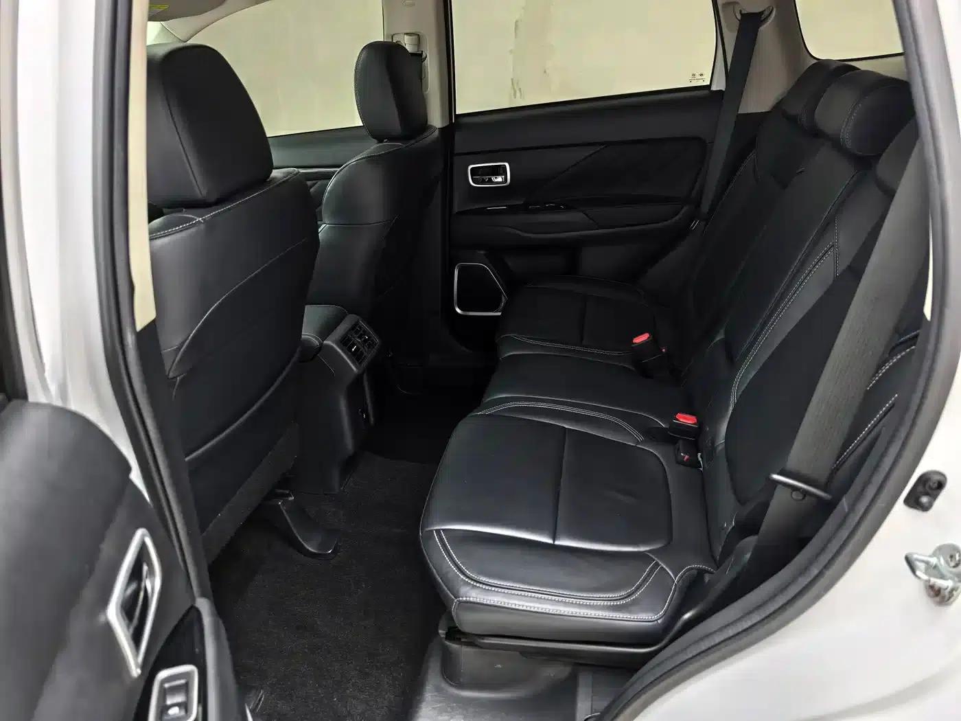Outlander 2020 2.0L 2WD Enjoy Edition 5-seater — миниатюра 9