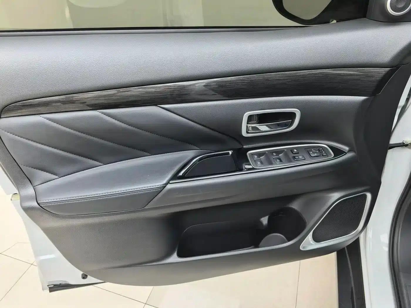 Outlander 2020 2.0L 2WD Enjoy Edition 5-seater — миниатюра 10