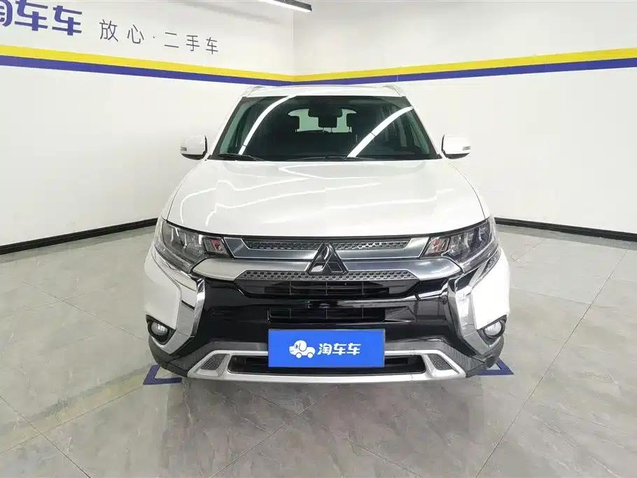 Outlander 2020 2.4L 4WD Luxury Edition 5-seater — миниатюра 2