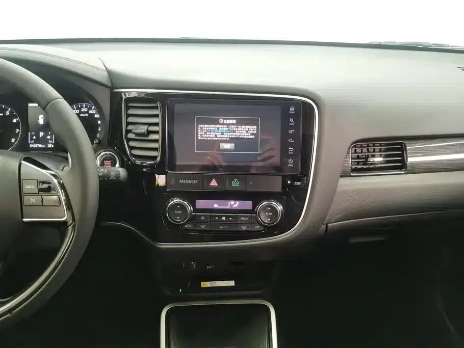 Outlander 2020 2.4L 4WD Luxury Edition 5-seater — миниатюра 13