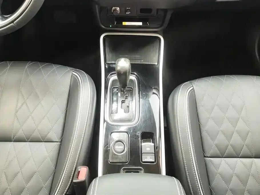 Outlander 2020 2.4L 4WD Luxury Edition 5-seater — миниатюра 16