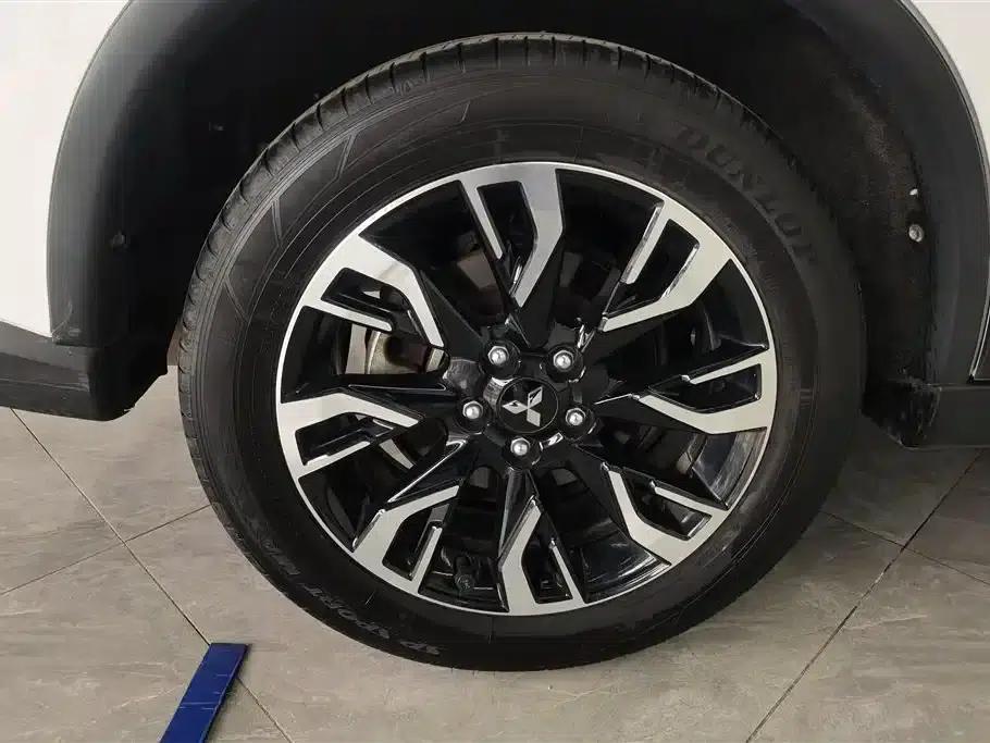 Outlander 2020 2.4L 4WD Luxury Edition 5-seater — миниатюра 6