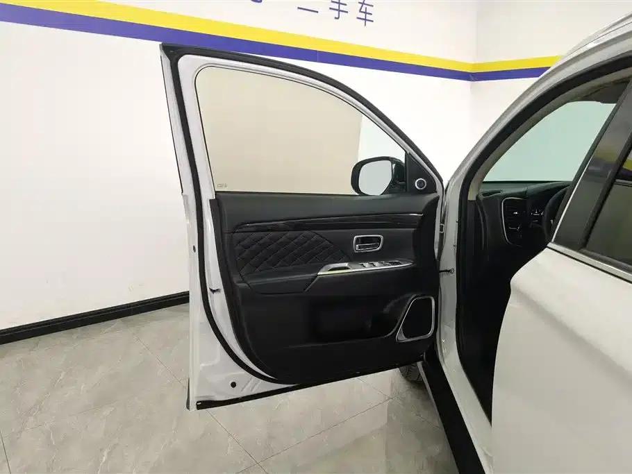 Outlander 2020 2.4L 4WD Luxury Edition 5-seater — миниатюра 7