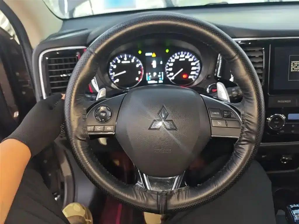 Outlander 2020 2.4L 4WD Luxury Edition 5-seater — миниатюра 11