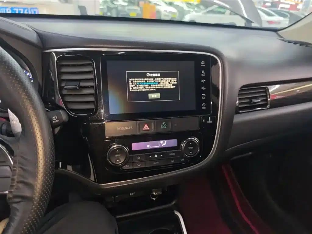 Outlander 2020 2.4L 4WD Luxury Edition 5-seater — миниатюра 13