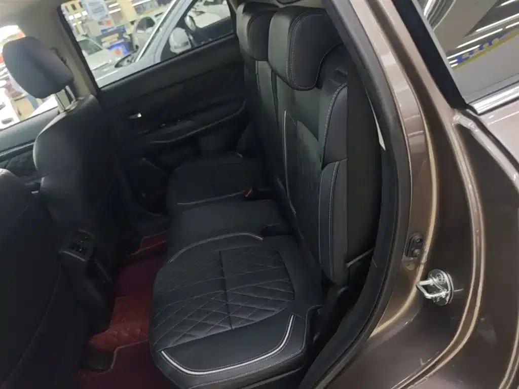 Outlander 2020 2.4L 4WD Luxury Edition 5-seater — миниатюра 17