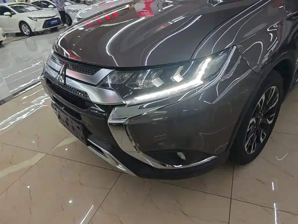 Outlander 2020 2.4L 4WD Luxury Edition 5-seater — миниатюра 24